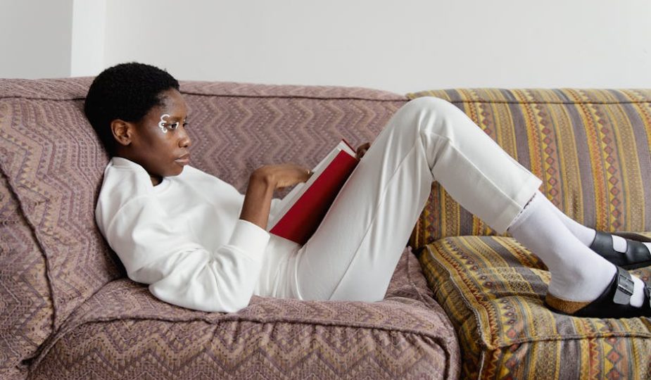 Best Short Stories for Fashion Enthusiasts: Analyzing Sartorial Narrative and Style 2025